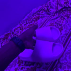 Bone Yeezy Slide Size 8